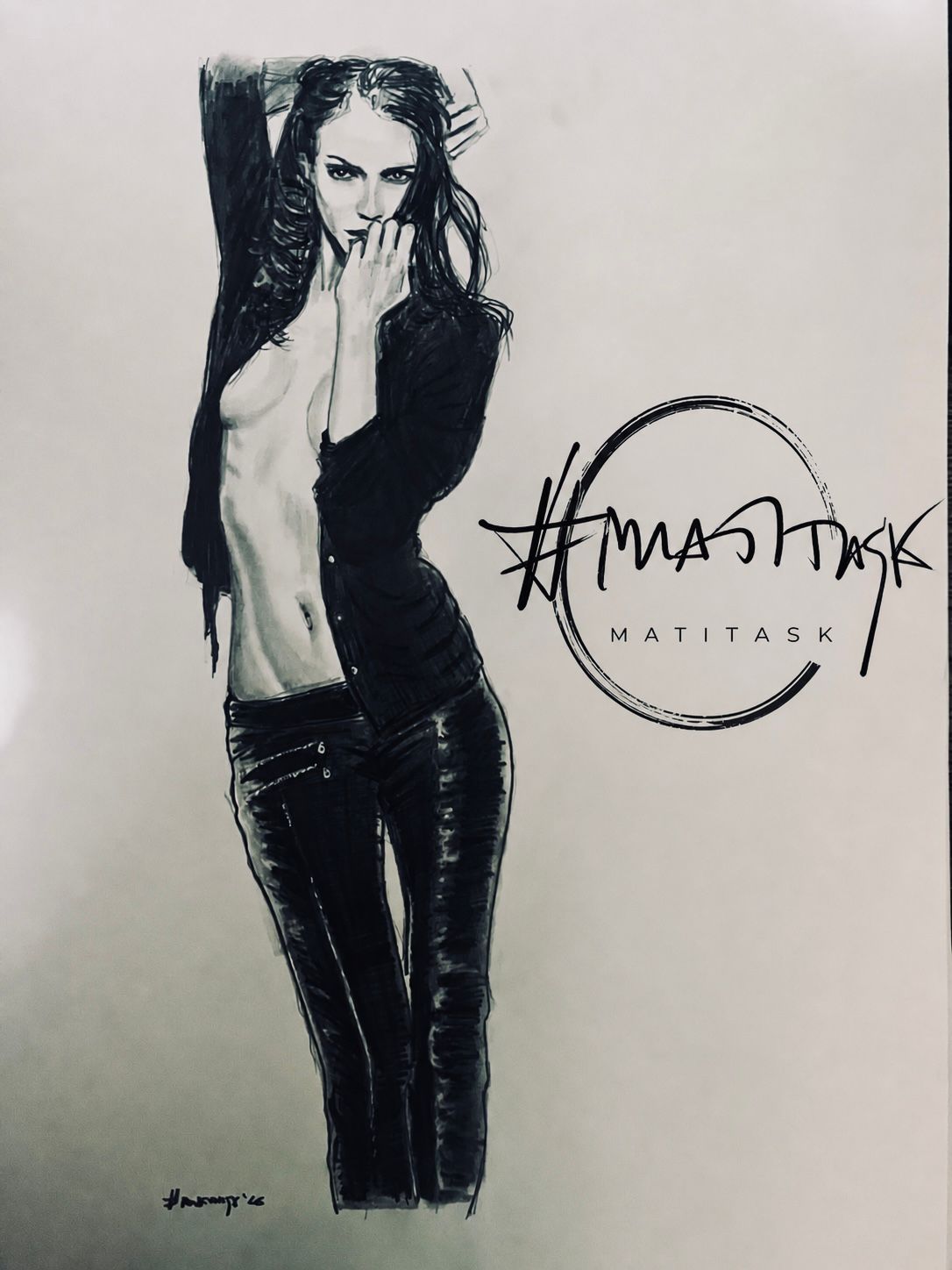 Disegno a grafite su carta, figura femminile — Matitask opera 17