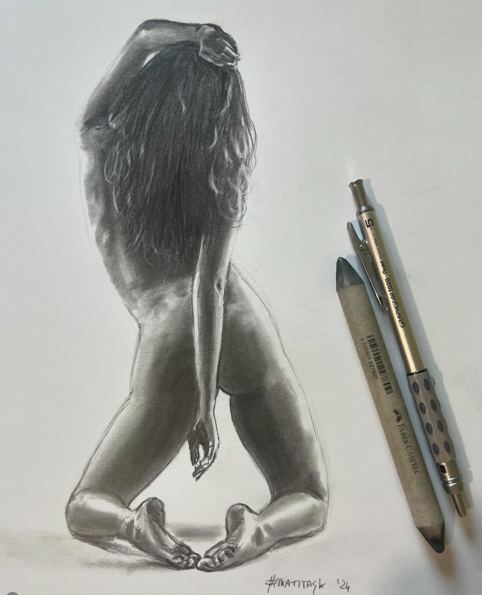 Disegno a grafite su carta, figura femminile — Matitask opera 26